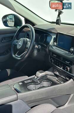 Внедорожник / Кроссовер Nissan Rogue 2023 в 