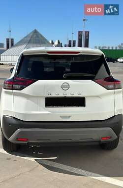Внедорожник / Кроссовер Nissan Rogue 2023 в 