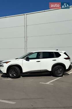 Внедорожник / Кроссовер Nissan Rogue 2023 в 