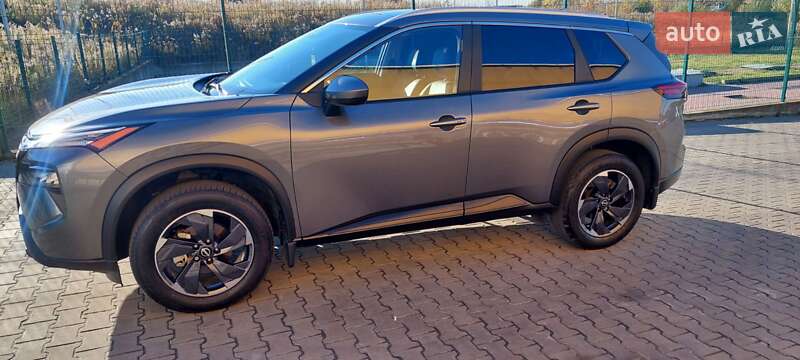 Внедорожник / Кроссовер Nissan Rogue 2024 в Луцке