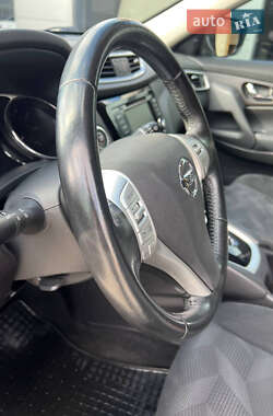 Позашляховик / Кросовер Nissan Rogue 2015 в 