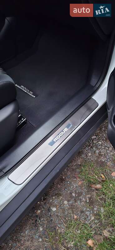 Внедорожник / Кроссовер Nissan Rogue 2018 в Одессе