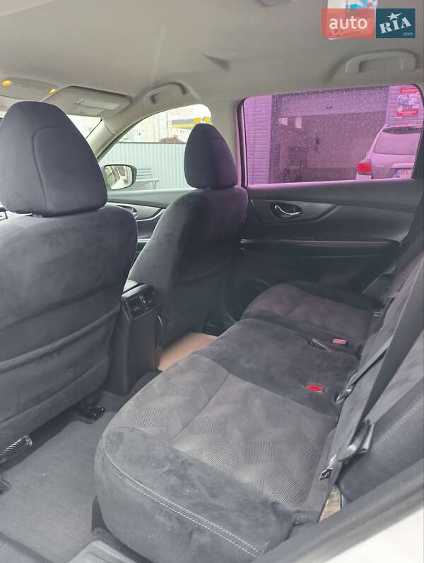 Внедорожник / Кроссовер Nissan Rogue 2016 в Александрие