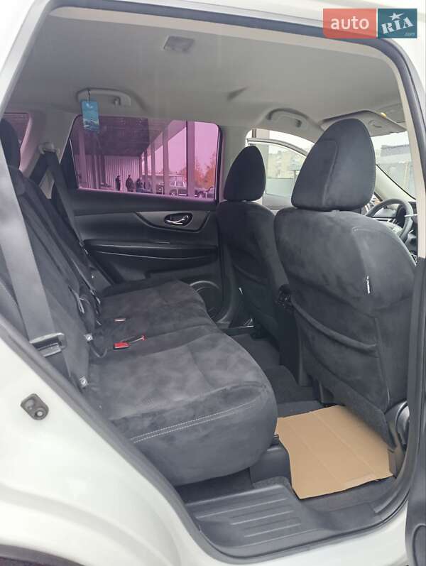 Внедорожник / Кроссовер Nissan Rogue 2016 в Александрие