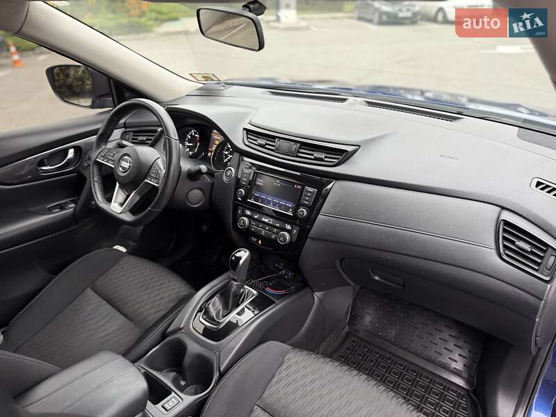 Позашляховик / Кросовер Nissan Rogue 2017 в Києві
