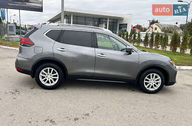 Внедорожник / Кроссовер Nissan Rogue 2018 в 