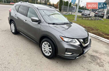 Внедорожник / Кроссовер Nissan Rogue 2018 в 