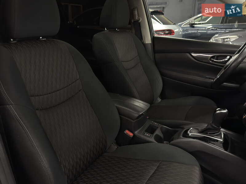 Позашляховик / Кросовер Nissan Rogue 2017 в Миколаєві