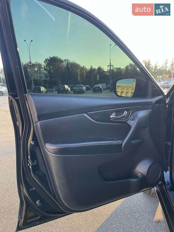 Внедорожник / Кроссовер Nissan Rogue 2017 в Глинном