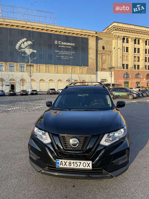 Внедорожник / Кроссовер Nissan Rogue 2017 в Глинном