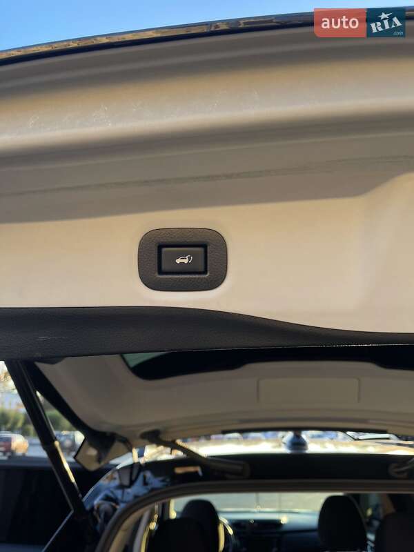 Внедорожник / Кроссовер Nissan Rogue 2017 в Глинном