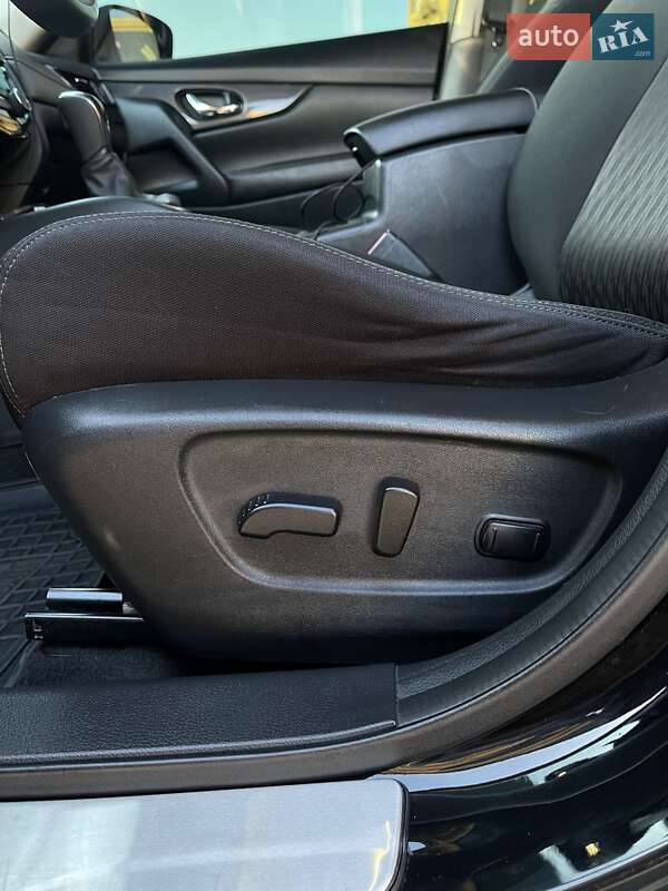 Внедорожник / Кроссовер Nissan Rogue 2017 в Глинном