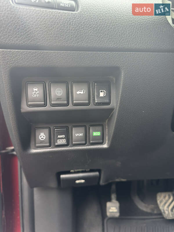 Внедорожник / Кроссовер Nissan Rogue 2017 в Львове