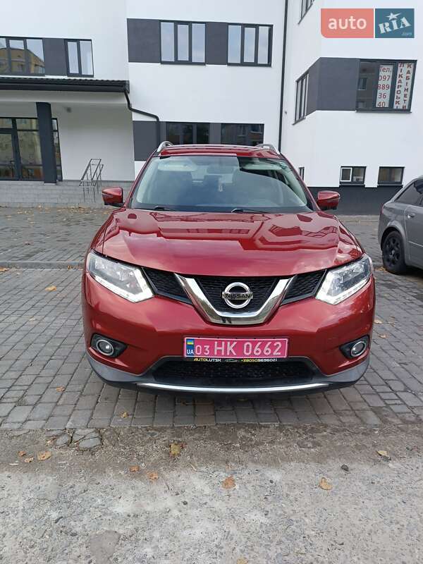 Внедорожник / Кроссовер Nissan Rogue 2016 в Маневичах