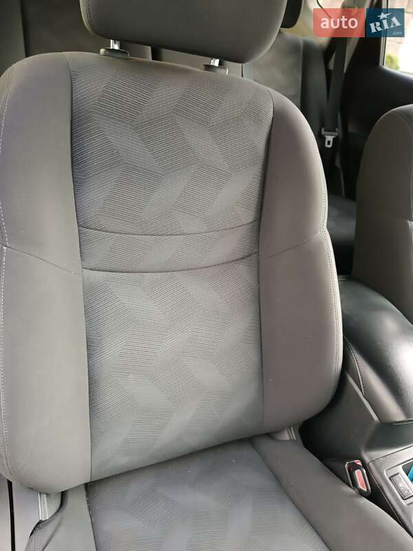 Внедорожник / Кроссовер Nissan Rogue 2016 в Маневичах