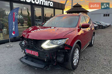 Внедорожник / Кроссовер Nissan Rogue 2017 в Луцке