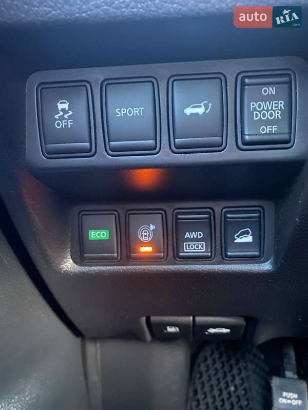 Внедорожник / Кроссовер Nissan Rogue 2015 в Гайвороне