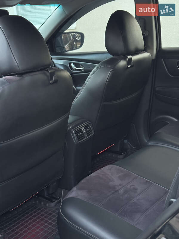 Внедорожник / Кроссовер Nissan Rogue 2017 в Мельнице-Подольской