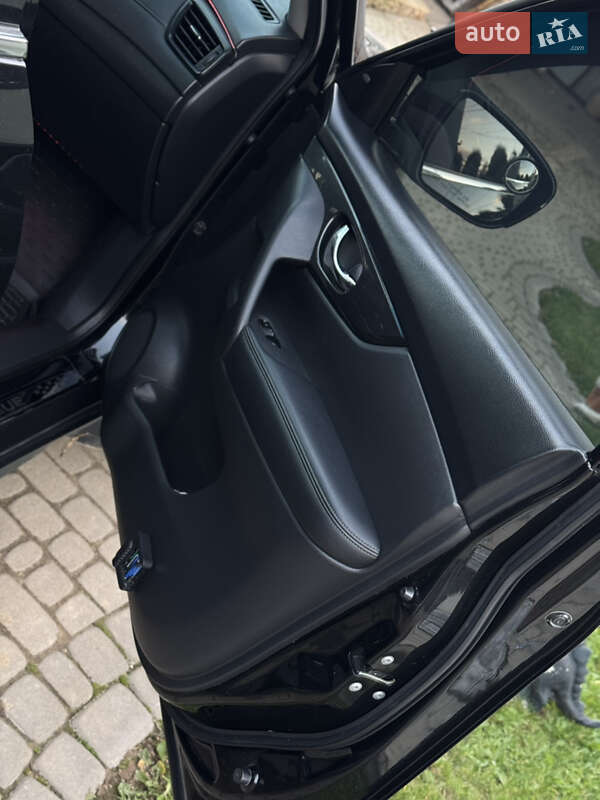 Внедорожник / Кроссовер Nissan Rogue 2017 в Мельнице-Подольской