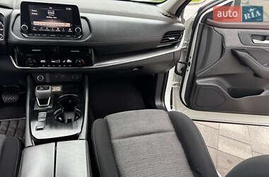 Внедорожник / Кроссовер Nissan Rogue 2021 в 