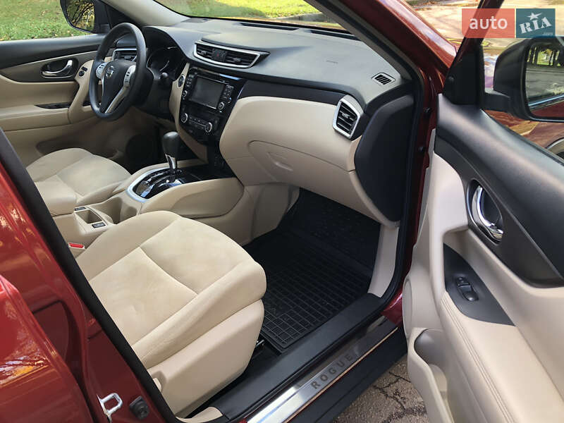Внедорожник / Кроссовер Nissan Rogue 2016 в Житомире