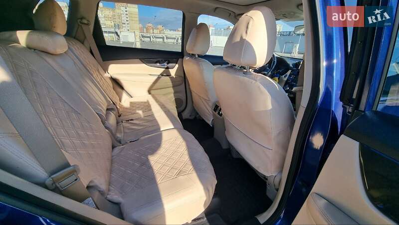 Внедорожник / Кроссовер Nissan Rogue 2016 в Киеве