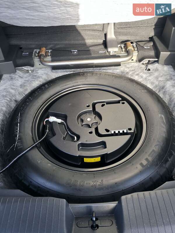 Внедорожник / Кроссовер Nissan Rogue 2023 в Киеве