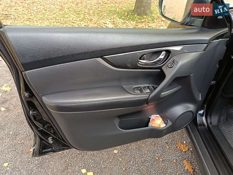 Внедорожник / Кроссовер Nissan Rogue 2016 в Хмельницком