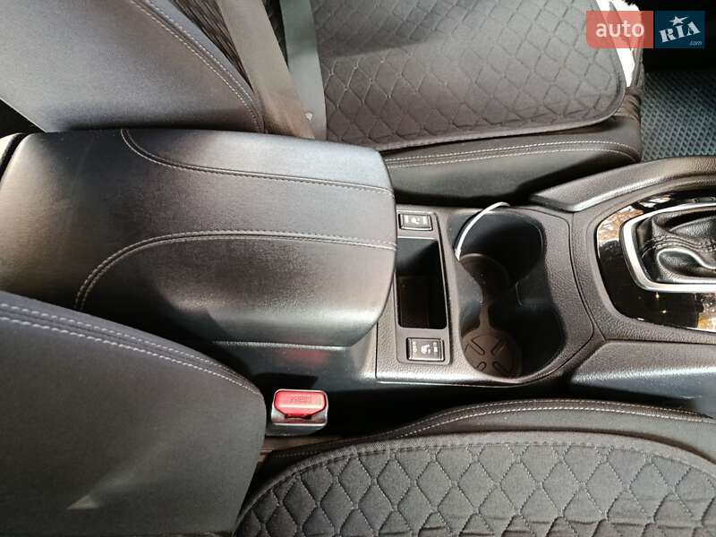 Внедорожник / Кроссовер Nissan Rogue 2016 в Хмельницком