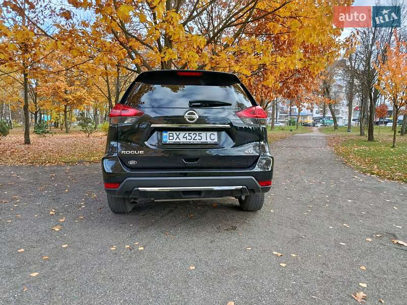 Внедорожник / Кроссовер Nissan Rogue 2016 в Хмельницком