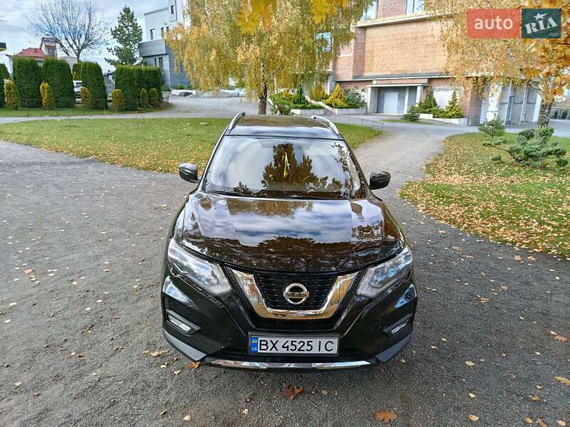 Внедорожник / Кроссовер Nissan Rogue 2016 в Хмельницком