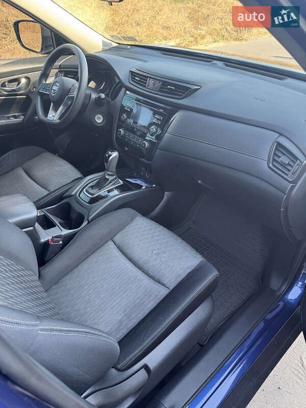 Внедорожник / Кроссовер Nissan Rogue 2016 в Киеве