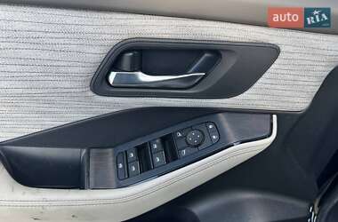 Позашляховик / Кросовер Nissan Rogue 2023 в Львові