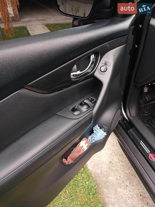 Позашляховик / Кросовер Nissan Rogue 2017 в Івано-Франківську