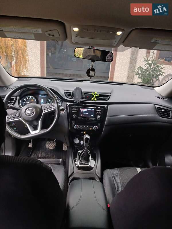 Позашляховик / Кросовер Nissan Rogue 2017 в Івано-Франківську