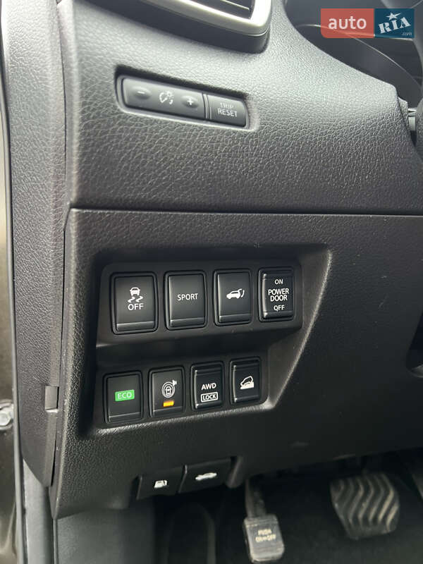 Внедорожник / Кроссовер Nissan Rogue 2016 в Киеве