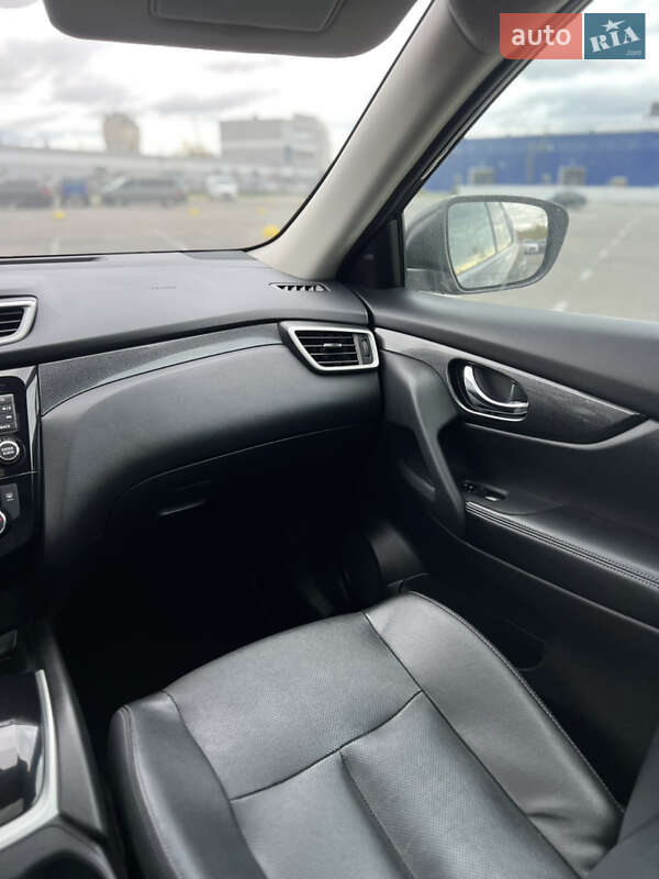 Внедорожник / Кроссовер Nissan Rogue 2016 в Киеве