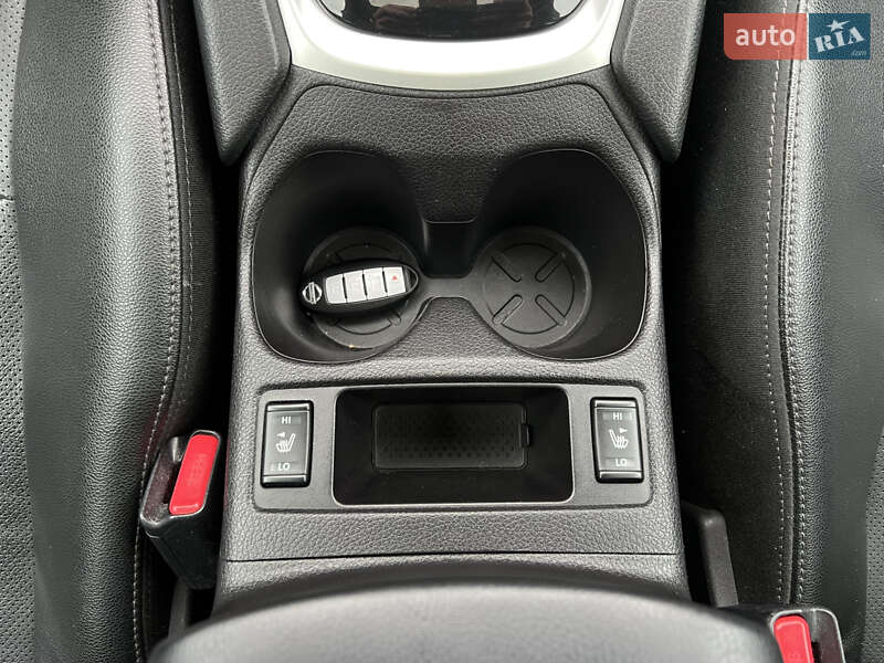 Внедорожник / Кроссовер Nissan Rogue 2016 в Киеве