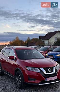 Внедорожник / Кроссовер Nissan Rogue 2017 в Львове