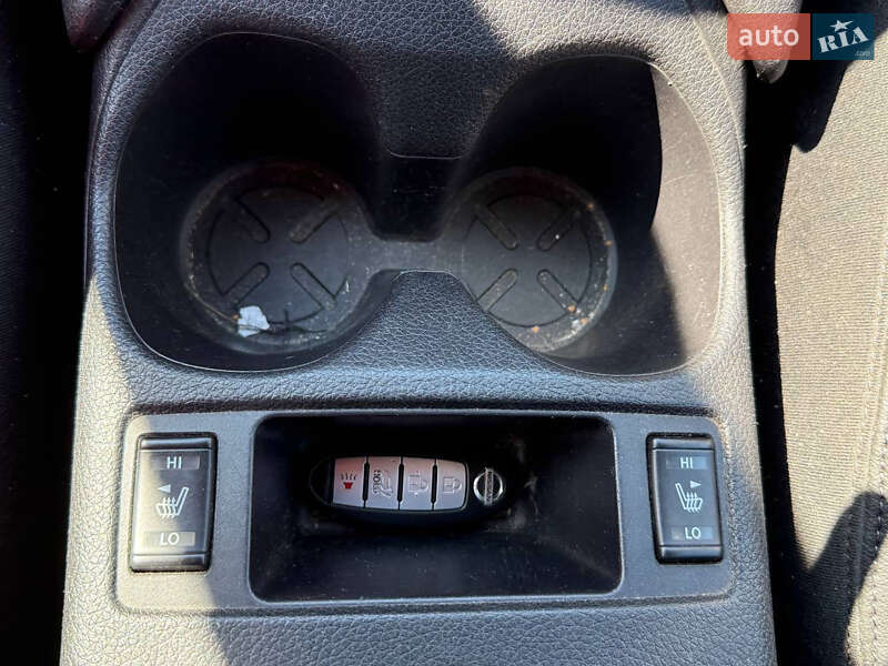 Внедорожник / Кроссовер Nissan Rogue 2018 в Стрые