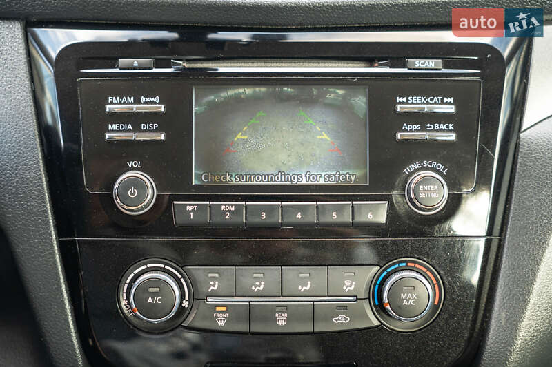 Позашляховик / Кросовер Nissan Rogue 2015 в Чернівцях