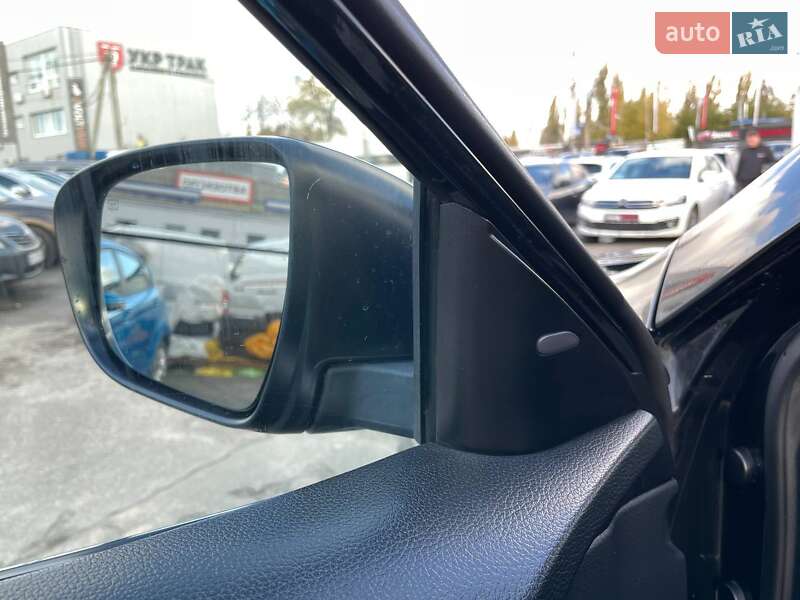 Позашляховик / Кросовер Nissan Rogue 2017 в Києві