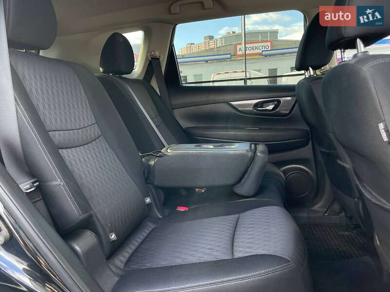 Позашляховик / Кросовер Nissan Rogue 2017 в Києві