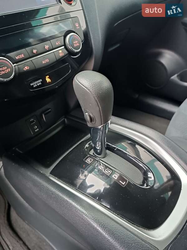 Позашляховик / Кросовер Nissan Rogue 2016 в Сарнах