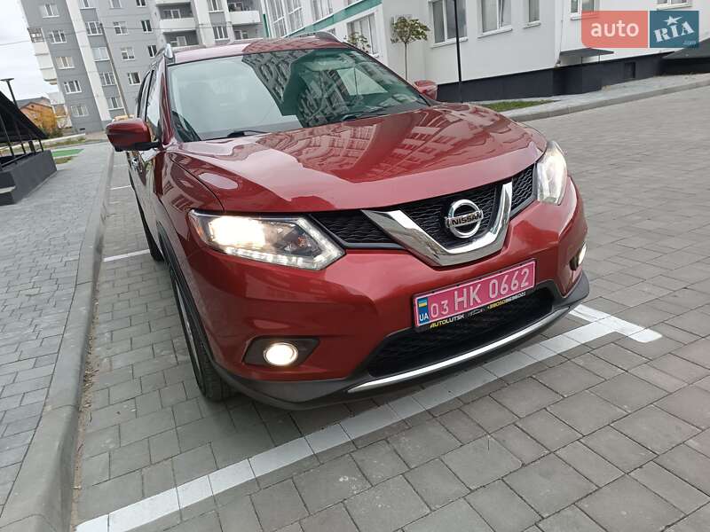 Позашляховик / Кросовер Nissan Rogue 2016 в Сарнах