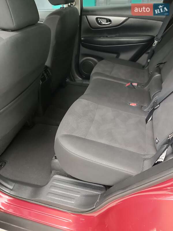 Позашляховик / Кросовер Nissan Rogue 2016 в Сарнах