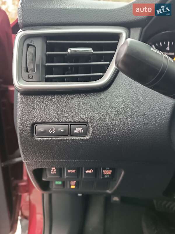 Позашляховик / Кросовер Nissan Rogue 2016 в Сарнах