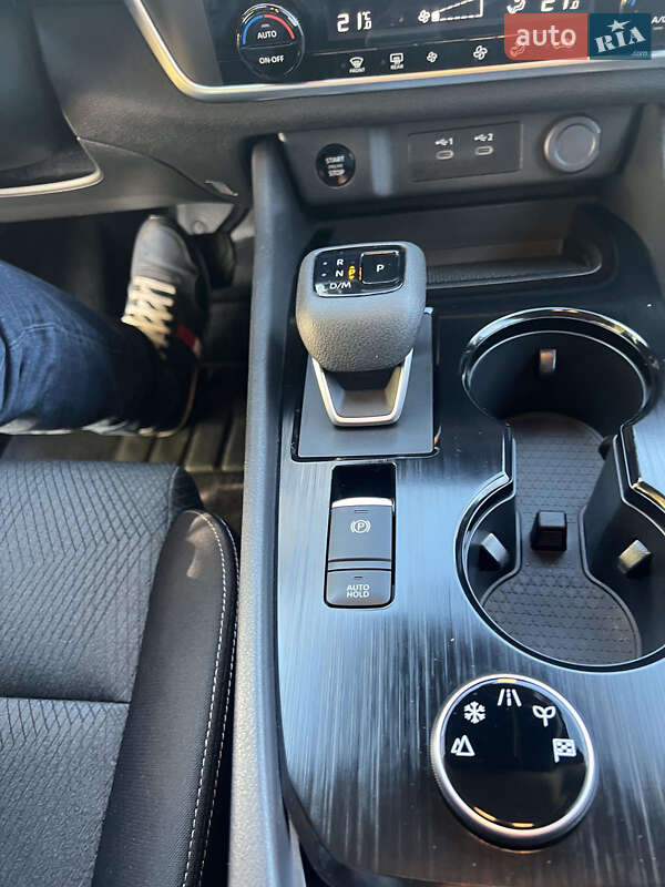 Внедорожник / Кроссовер Nissan Rogue 2024 в Тернополе