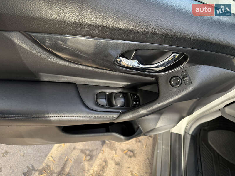 Внедорожник / Кроссовер Nissan Rogue 2019 в Ровно