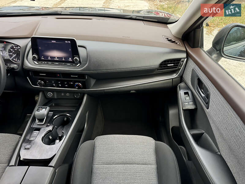 Внедорожник / Кроссовер Nissan Rogue 2021 в Киеве